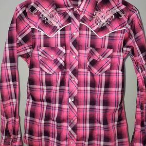 - Beautiful western shirt by Cumberland Outfitter